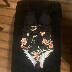 Size M women’s one piece swimsuit black w/ flowers